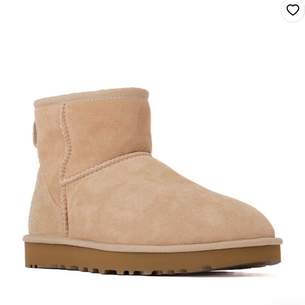 UGG Classic Mini II Boots Women’s Size 7 – Sand